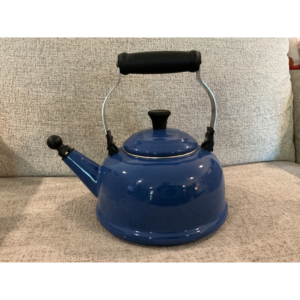 Le Creuset Cobalt Blue Enamel on Steel Whistling Tea Kettle 1.7 Qt 1.6L
